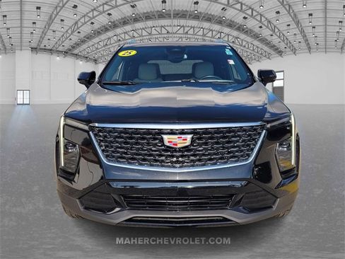 Used 2025 Cadillac XT4 Premium Luxury image 2