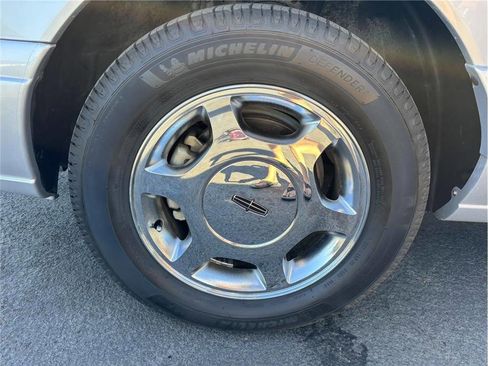 Used 2000 Lincoln Continental Base 4dr Sedan image 16