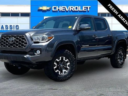 Used 2020 Toyota Tacoma TRD Off-Road AWD/4WD image 2