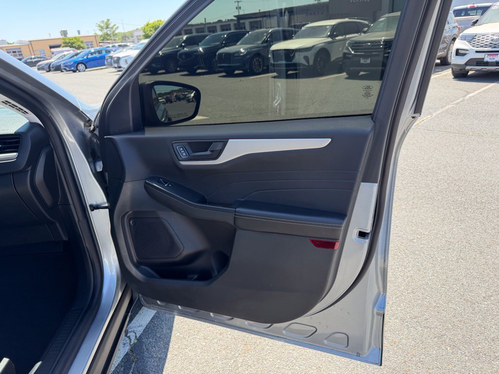 Used 2022 Ford Escape S AWD/4WD image 28