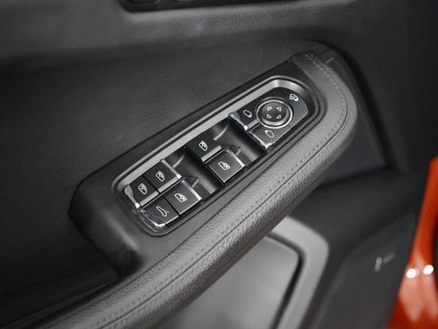 Used 2023 Porsche Macan AWD/4WD image 27