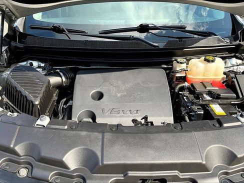 Used 2021 Chevrolet Traverse LT FWD image 33