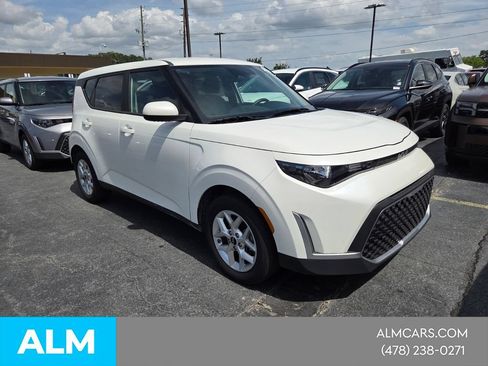 Used 2025 Kia Soul LX w/ LX Technology Package FWD image 18