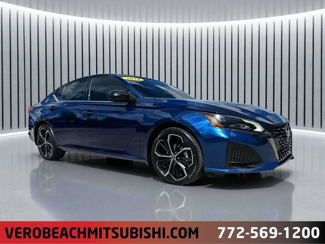 Used 2024 Nissan Altima 2.5 SR w/ SR Premium Package FWD image 1