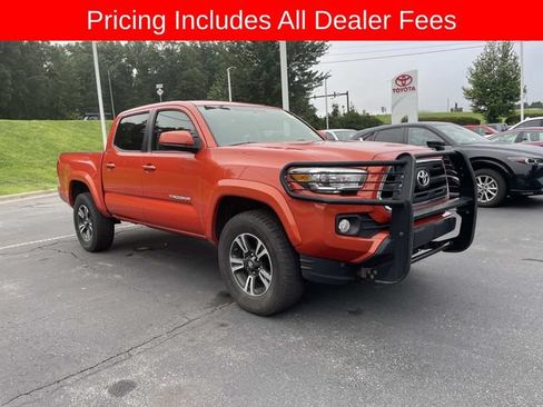 Used 2017 Toyota Tacoma SR5 w/ Tow Package RWD image 12
