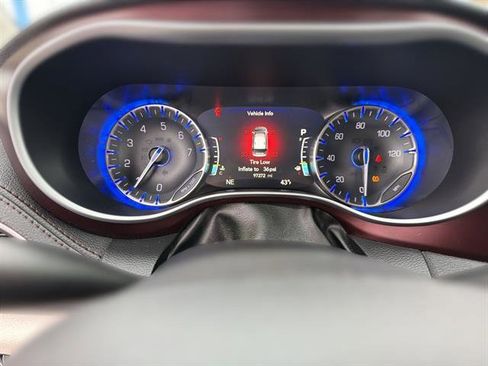 Used 2017 Chrysler Pacifica Limited w/ Advanced Safetytec Group image 34