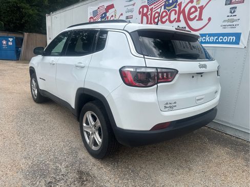 Used 2024 Jeep Compass Latitude AWD/4WD image 8