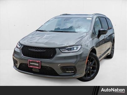 New 2025 Chrysler Pacifica Limited