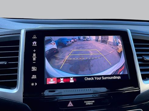 Used 2018 Honda Pilot Touring image 29