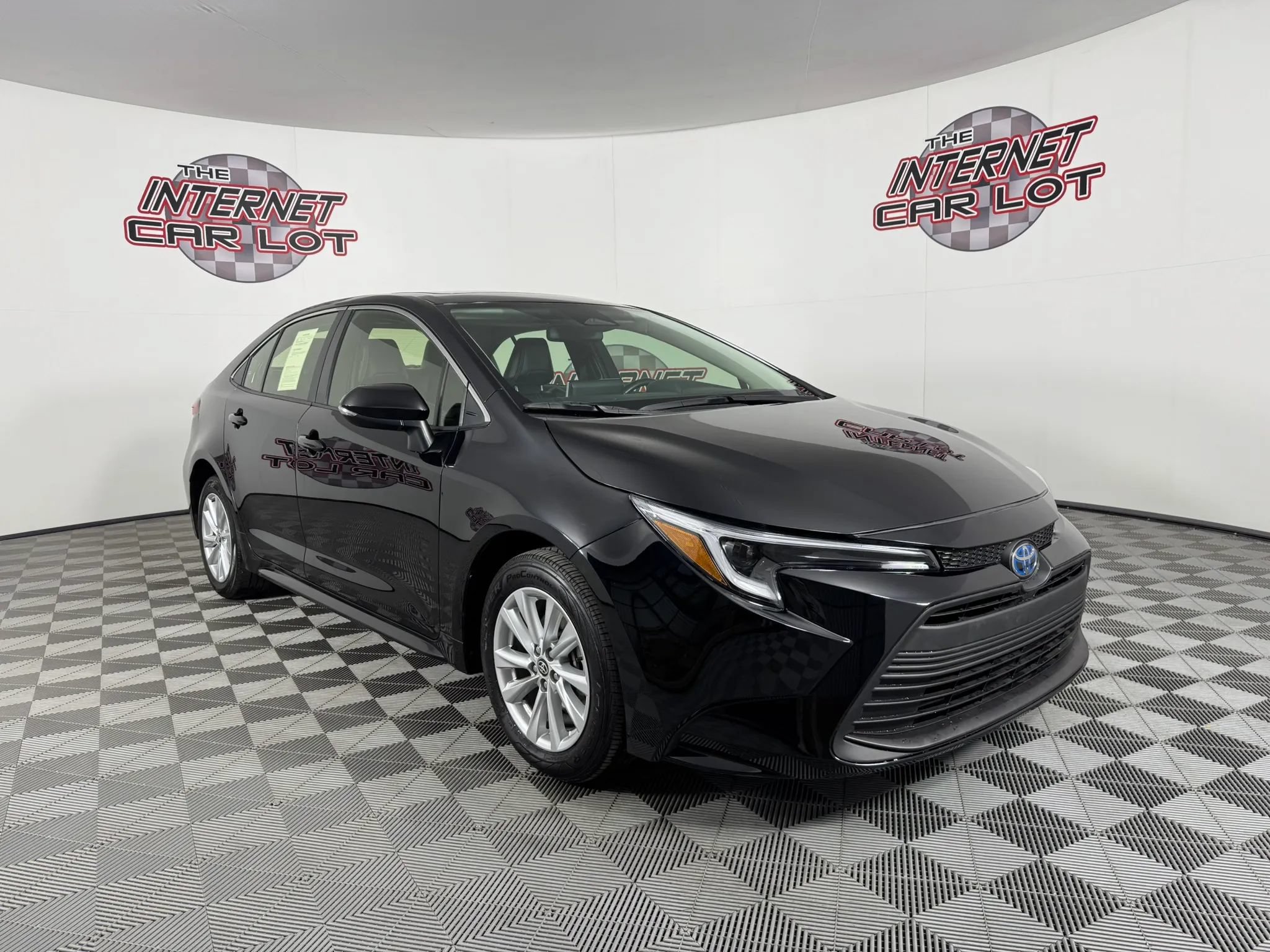 Used 2024 Toyota Corolla XLE FWD image 9
