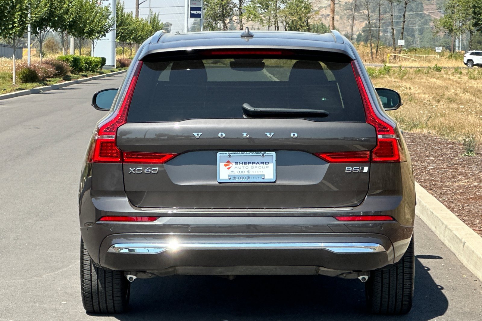 Used 2023 Volvo XC60 B5 Ultimate w/ Protection Package Premier AWD/4WD image 4