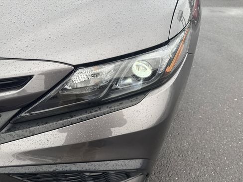 Used 2023 Toyota Camry SE image 9