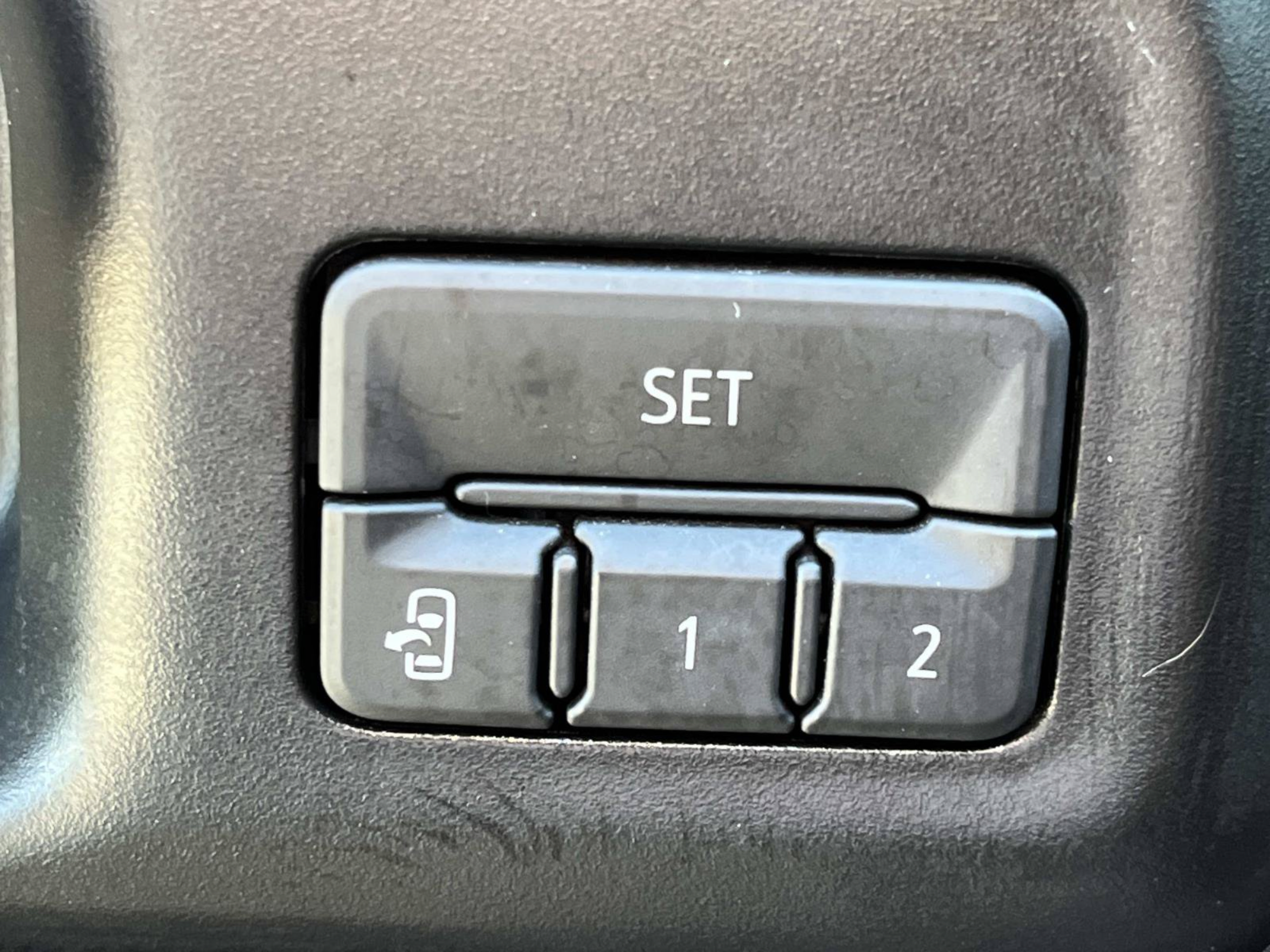 Used 2019 Chevrolet Silverado 1500 LTZ w/ LTZ Premium Package AWD/4WD image 32