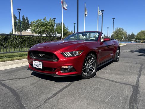 Used 2017 Ford Mustang GT Premium image 19