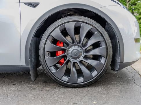 Used 2024 Tesla Model Y Performance AWD/4WD image 26