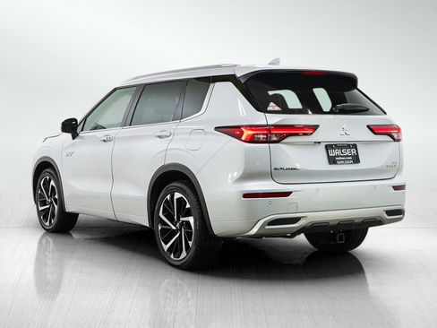 Used 2023 Mitsubishi Outlander SEL image 3