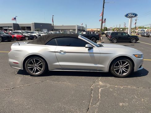 Used 2017 Ford Mustang Premium RWD image 4