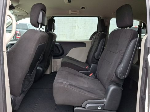 Used 2013 Dodge Grand Caravan SXT w/ UConnect Hands-Free Group image 12