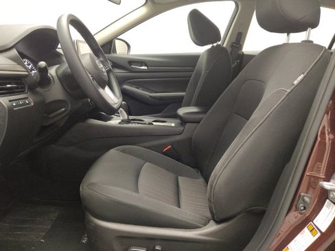 Used 2025 Nissan Altima 2.5 SV FWD image 17