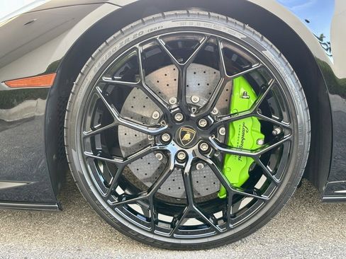 Used 2020 Lamborghini Huracan EVO image 16