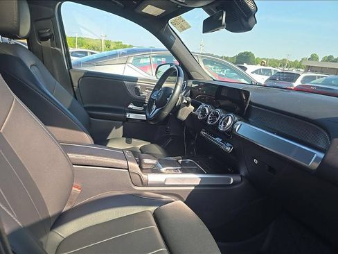 Used 2022 Mercedes-Benz GLB 250 4MATIC w/ Premium Package Lite image 9