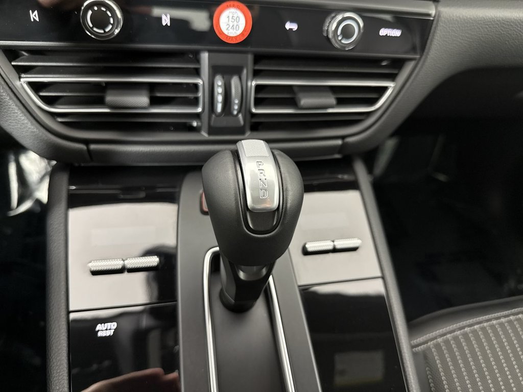 Certified 2026 Porsche Macan Turbo AWD/4WD image 32