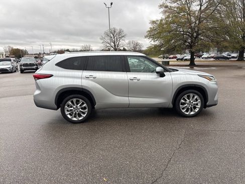 Used 2021 Toyota Highlander Limited image 6