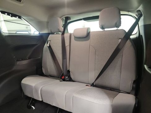 Used 2026 Toyota Sienna LE FWD image 11