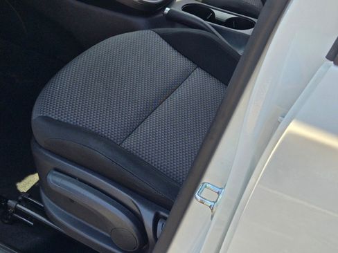 Used 2025 Kia Soul LX w/ LX Technology Package FWD image 21