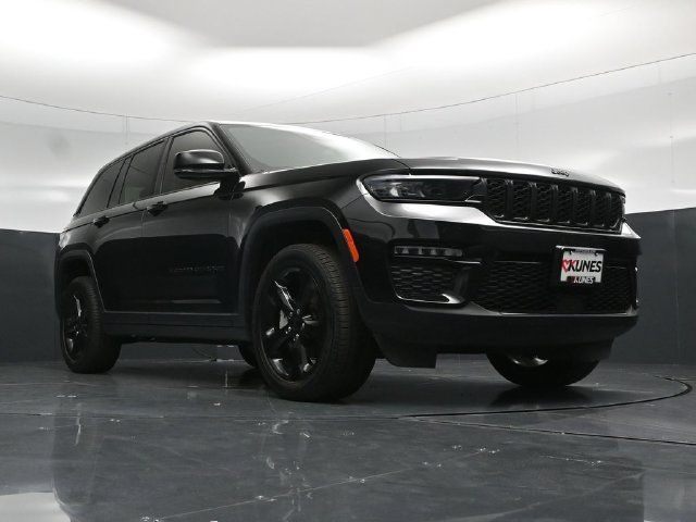 Used 2023 Jeep Grand Cherokee Limited w/ Black Appearance Package AWD/4WD image 58