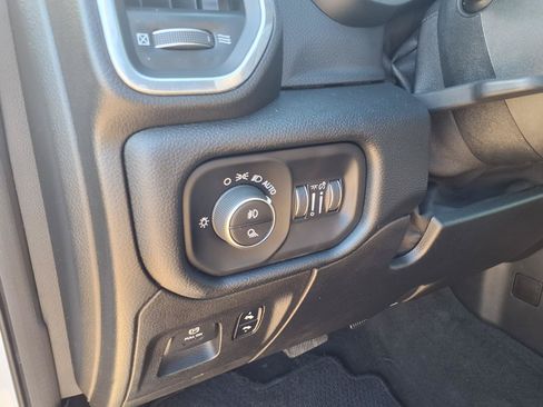 Used 2020 RAM 1500 Laramie w/ Sport Appearance Package AWD/4WD image 13