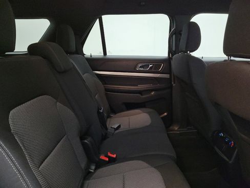 Used 2018 Ford Explorer XLT FWD image 19