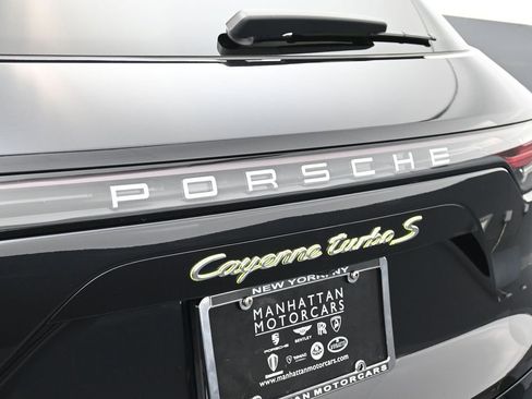 Certified 2022 Porsche Cayenne Turbo S AWD/4WD image 14