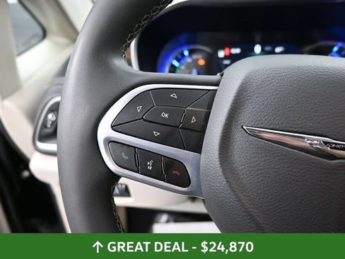 Used 2023 Chrysler Pacifica Limited FWD image 37