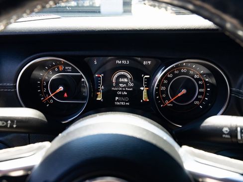 Used 2020 Jeep Gladiator Overland image 13