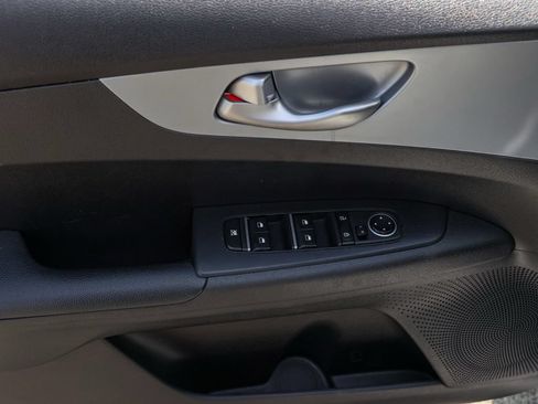 Used 2023 Kia Forte LXS FWD image 23