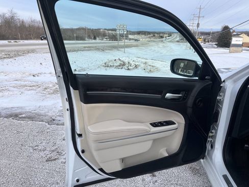 Used 2015 Chrysler 300 C w/ Light Group image 10