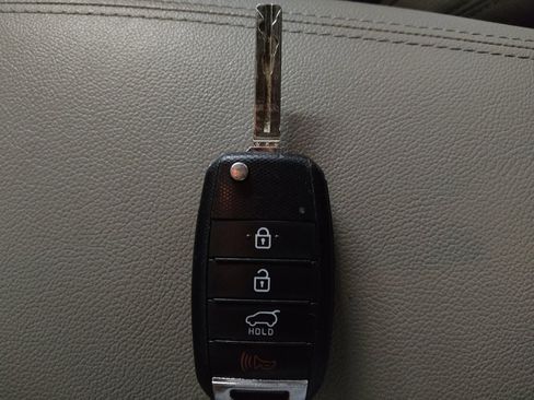 Used 2018 Kia Sportage LX w/ LX Technology Package image 32