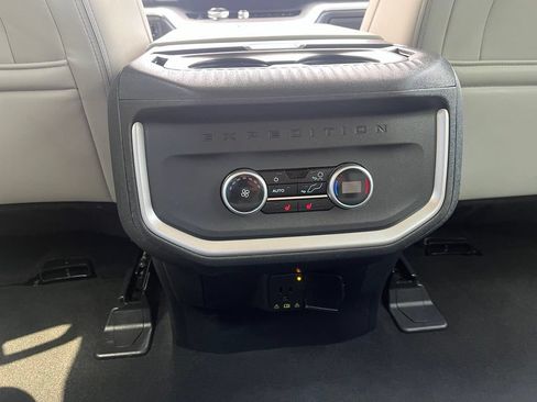 Used 2025 Ford Expedition Max Platinum AWD/4WD image 14