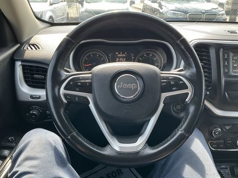 Used 2014 Jeep Cherokee Latitude w/ Comfort/Convenience Group image 25