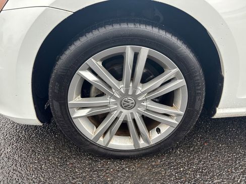 Used 2016 Volkswagen Golf SE image 11