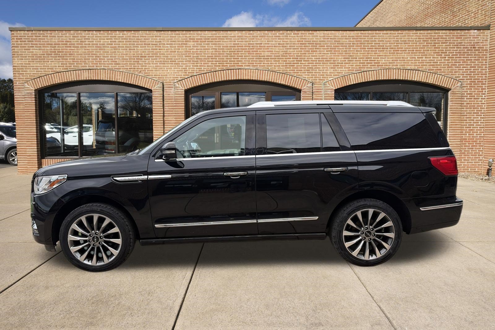 Used 2018 Lincoln Navigator Select AWD/4WD image 7