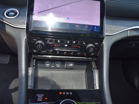 Used 2025 Jeep Grand Cherokee L Limited w/ Luxury Tech Group II image 21