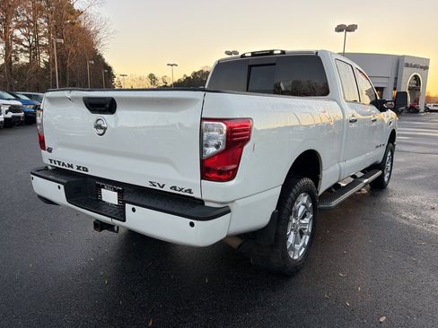 Used 2019 Nissan Titan SV w/ SV Convenience Package image 6