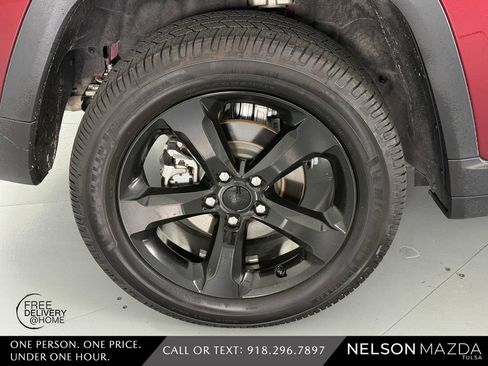 Used 2023 Jeep Grand Cherokee Altitude AWD/4WD image 11