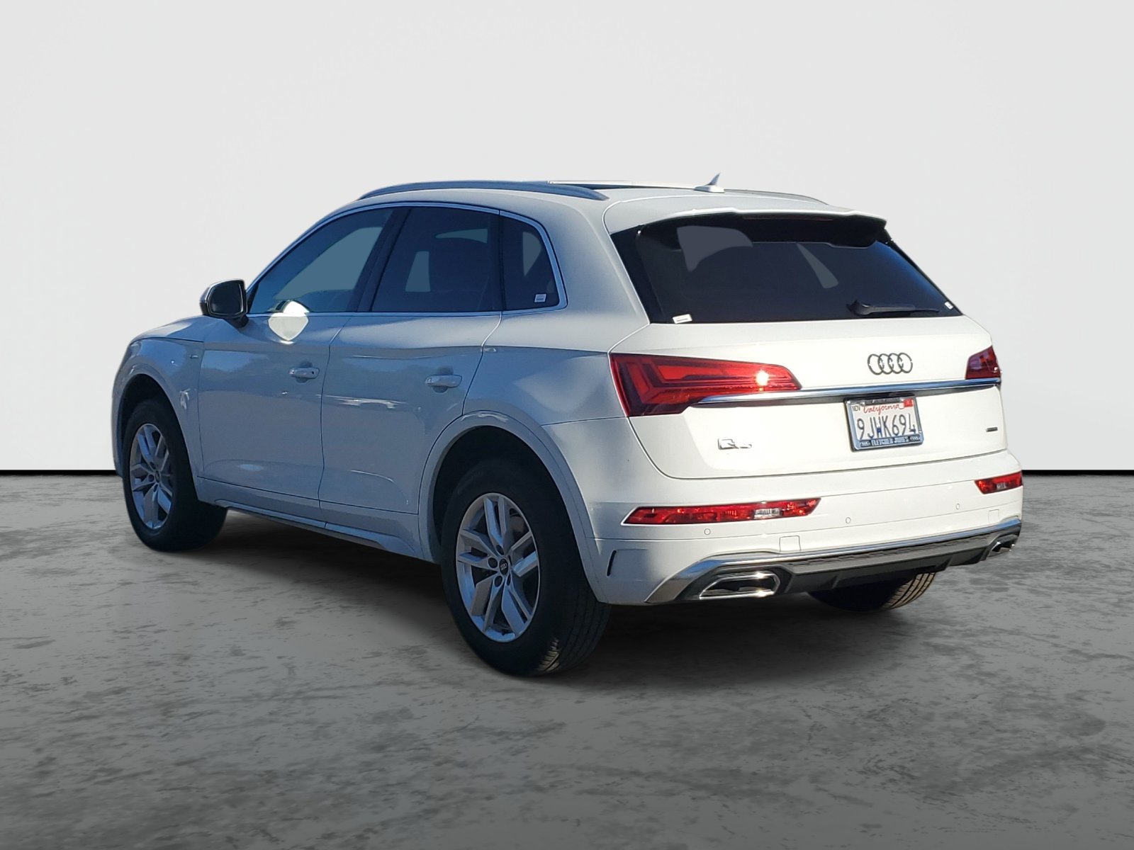 Used 2023 Audi Q5 2.0T Premium w/ Convenience Package AWD/4WD image 3