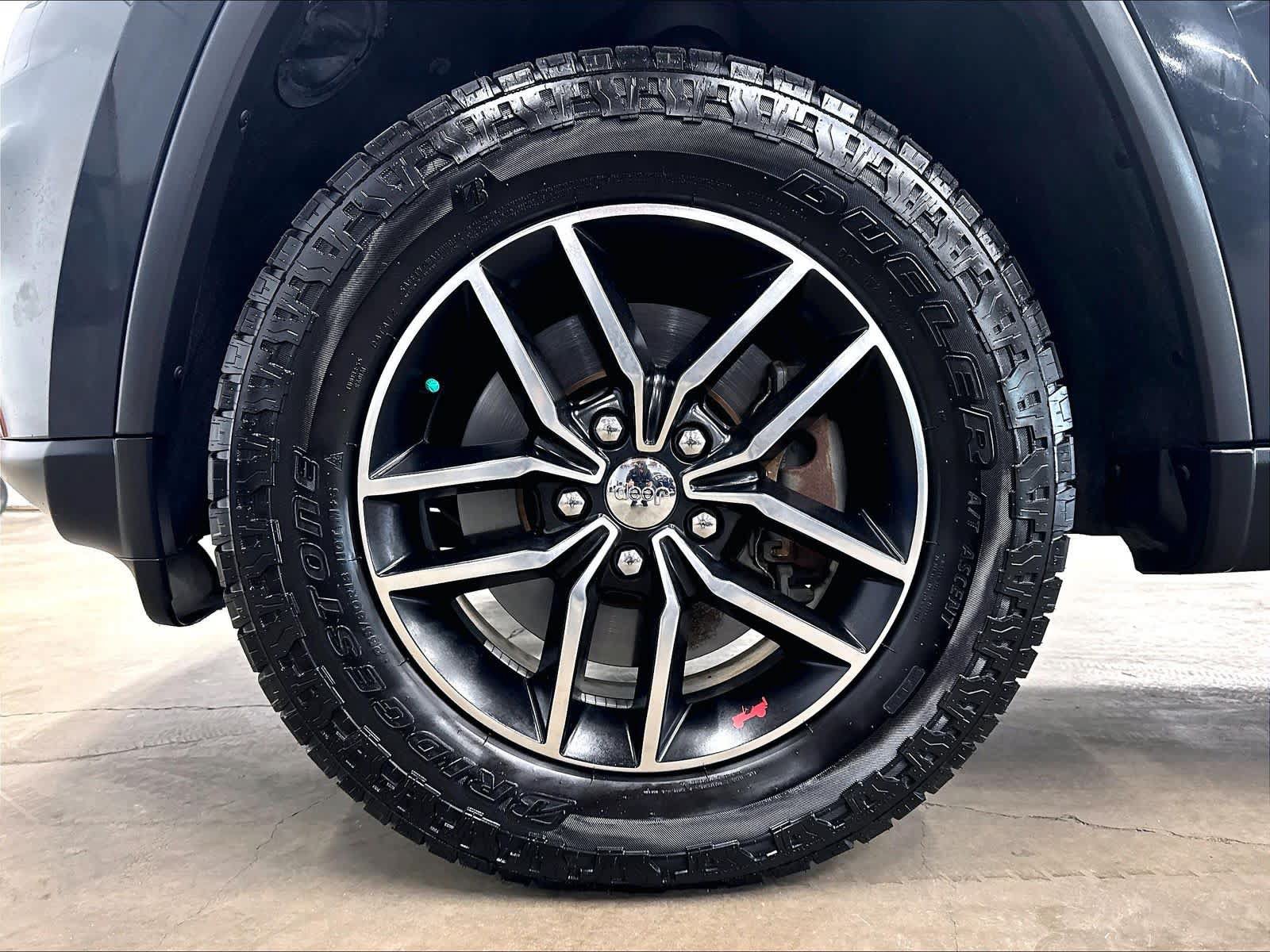 Used 2018 Jeep Grand Cherokee Trailhawk w/ Trailhawk Luxury Group AWD/4WD image 12