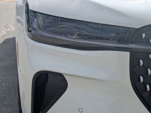 Used 2025 Lincoln Nautilus Reserve image 9