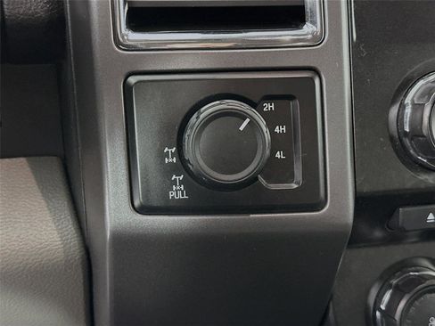 Used 2015 Ford F150 XLT w/ XTR Package image 31