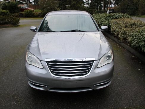 Used 2013 Chrysler 200 Touring image 9